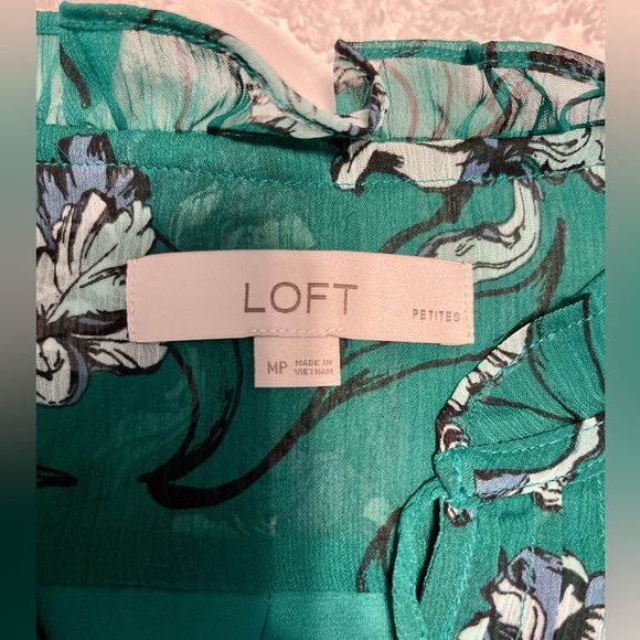 LOFT Green Floral Pintucked Ruffle Tie Neck Shell, Medium Petitie - Picture 5 of 7